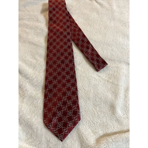 Jos. A. Bank Necktie Men's Geometric Red Silk  3.5 Inches Wide Classic Diamond - Picture 6 of 6